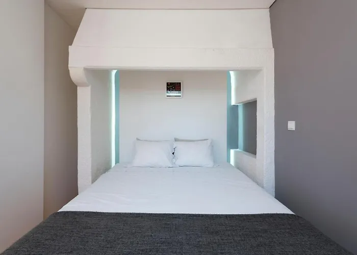 Bmyguest - Almada Garden Apartment